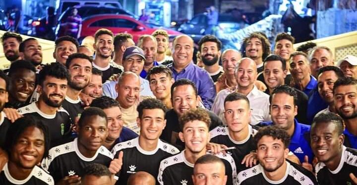 مأدبة عشاء بأحد المطاعم الشهيرة يقيمها مصيلحي  بحضور مجلس الإدارة واللاعبين والجهاز الفني