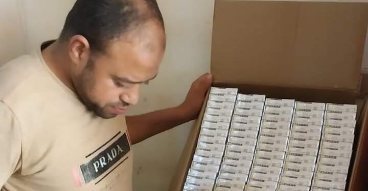 تموين العجمى” ضبط تروسيكل لتجميع السجائر