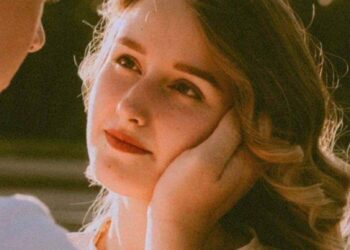 ضمني بجانبك