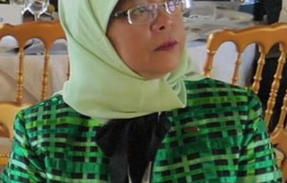 حليمة يعقوب أول رئيسة إمرأة لدولة سنغافورة