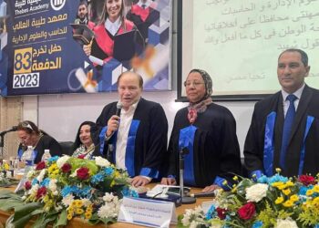 عفيفي: أنتم فى بداية الطريق والحياة رحلة نجاح لا تنتهى 