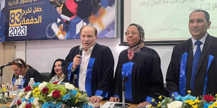 عفيفي: أنتم فى بداية الطريق والحياة رحلة نجاح لا تنتهى