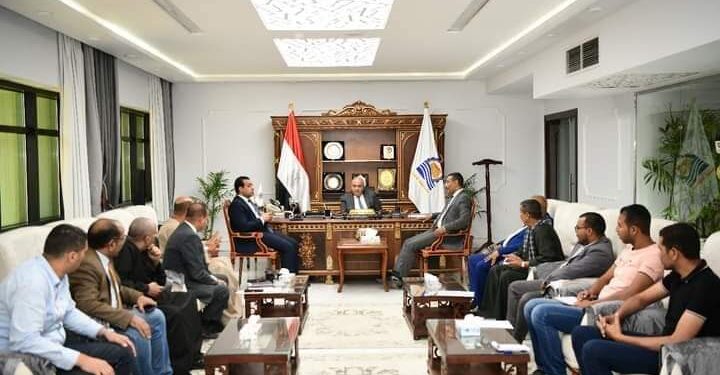 خلال اجتماع عاجل محافظ قنا يبحث تذليل التحديات التي تواجه نقل الأسمدة إلى الجمعيات الزراعية