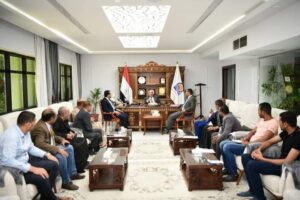 خلال اجتماع عاجل محافظ قنا يبحث تذليل التحديات التي تواجه نقل الأسمدة إلى الجمعيات الزراعية