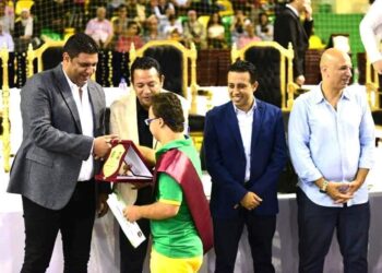 قلعة الشاطبي تتلألأ بتكريم ذوي الهمم والطلاب المتفوقين