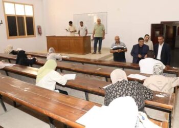 نائب محافظ بني سويف يتفقد اختبارات المتقدمين في مسابقة المهندسين