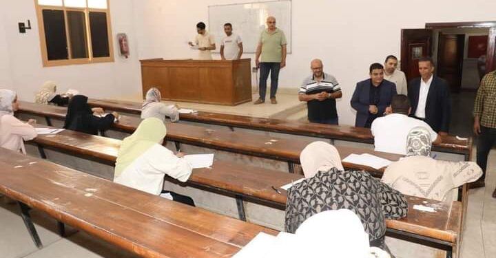 نائب محافظ بني سويف يتفقد اختبارات المتقدمين في مسابقة المهندسين