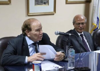 السفير رخا أحمد فى صالون الدكتور عفيفى 