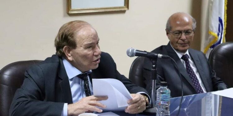 السفير رخا أحمد فى صالون الدكتور عفيفى 