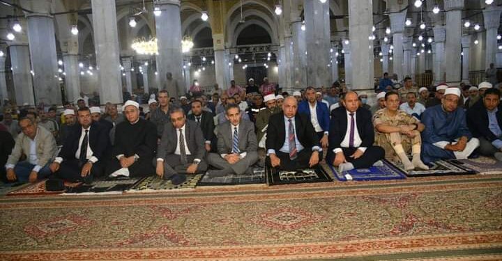 محافظ الغربية يؤدي صلاة المغرب ويشهد الإحتفال بذكرى ميلاد سيد الخلق أجمعين