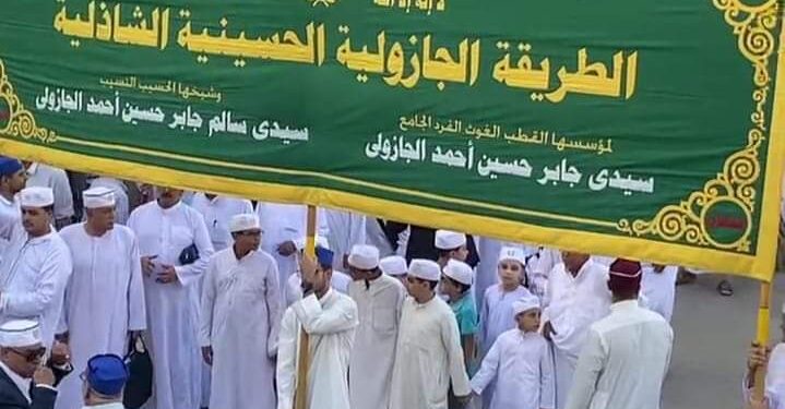 بالرايات والدفوف موكب الطرق الصوفية انطلق احتفالا بالمولد