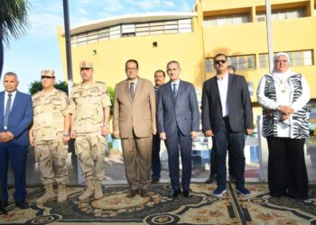 محافظ الغربية يشهد الطابور الصباحي بمدرسة طنطا الفنية النسيجية العسكرية ومحمد فريد