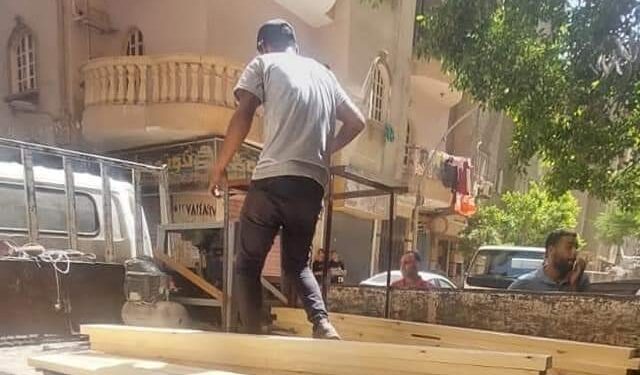 استجابة لشكاوى المواطنين غلق وتشميع ورشة نجارة تتعدي علي الطريق العام وتحدث ضوضاء بالعمرانية