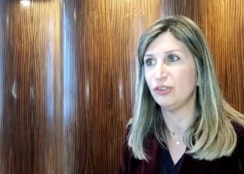 عندما تتحول أداة المهني إلى سلاح يحارب به المقربين