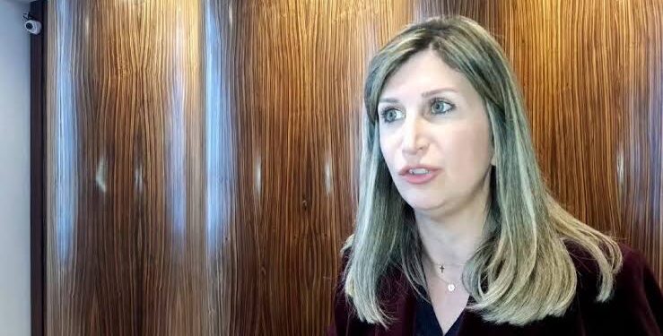 عندما تتحول أداة المهني إلى سلاح يحارب به المقربين