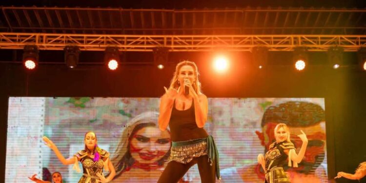 النجمة اللبنانية كريستينا صوايا تشعل الأجواء على مسرح Soho square بشرم الشيخ