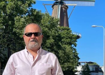 حوار مع طائر مهاجر