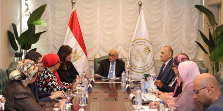 وزير التربية والتعليم يستقبل السفيرة نبيلة مكرم لبحث تعزيز أطر التعاون في تنفيذ حقيبة تدريبية للأخصائيين الاجتماعيين والنفسيين