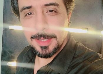 خيري أنتهى من تسجيل أغنية جديدة من كلماته وغنائه