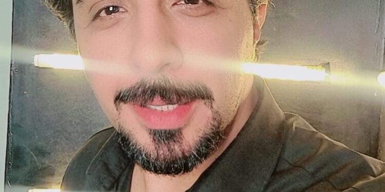 خيري أنتهى من تسجيل أغنية جديدة من كلماته وغنائه