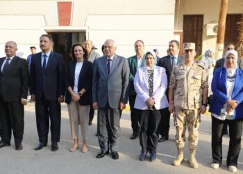 جولة صباحية علي عدد من المدارس لمحافظ الجيزة للاطمئنان على سير العمل وانتظام الطلاب