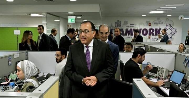 رئيس الوزراء يختتم جولته اليوم بالقرية الذكية