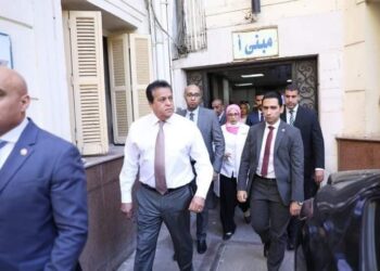 وزير الصحة يفاجئ ويتفقد مستشفى الجلاء التعليمي