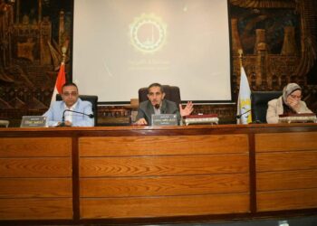 محافظ الغربية يجتمع برؤساء المراكز والمدن والاحياء