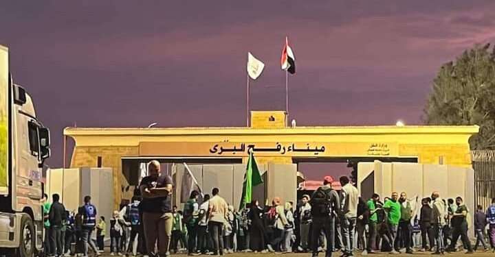 عاجل:- انفجار وسماع أصوات سيارات إسعاف قرب معبر رفح