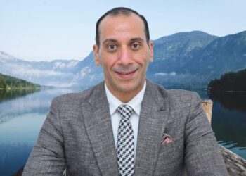 محمد فاروق: مصر تصنع السلام ورمانة الميزان فى المنطقة العربية