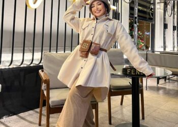 البلوجر منة اسكندر تقدم نوع خاص وعصري من أزياء المحجبات 