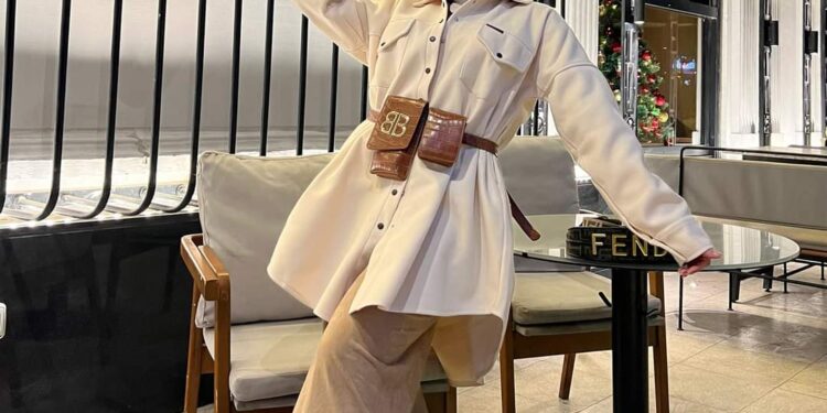 البلوجر منة اسكندر تقدم نوع خاص وعصري من أزياء المحجبات