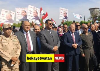 برعاية إتحاد عمال مصر الفقي يقود مظاهرة حب لدعم الرئيس السيسي بالألومنيوم