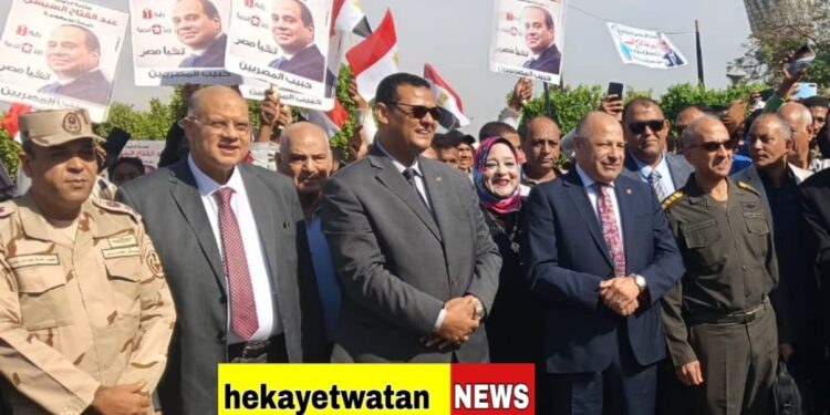 برعاية إتحاد عمال مصر الفقي يقود مظاهرة حب لدعم الرئيس السيسي بالألومنيوم