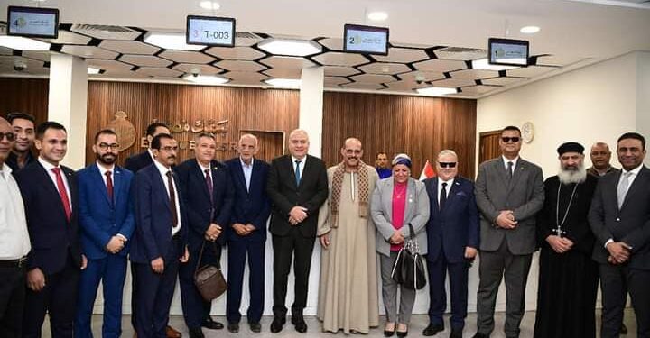 محافظ قنا يشهد إفتتاح فرع بنك مصر بمجمع الألومنيوم