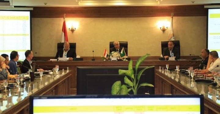 محافظ الجيزة يتابع نسب التنفيذ بمشروعات الخطة الإستثمارية