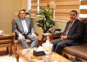 وزير التنمية المحلية يتابع مع محافظ مطروح الملفات التنموية