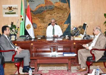 محافظ الفيوم يتابع الأعمال النهائية لتوصيل المرافق لمصنع “يازاكى” للضفائر الكهربائية للسيارات