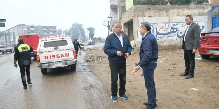 رحمي يتابع رفع نواتج الامطار بمركز ومدينة كفر الزيات