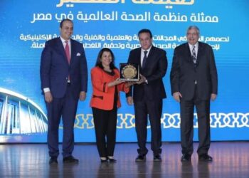 رئيس هيئة الرعاية الصحية يُكرِّم المحافظين والشخصيات الهامة