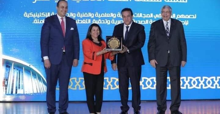 رئيس هيئة الرعاية الصحية يُكرِّم المحافظين والشخصيات الهامة