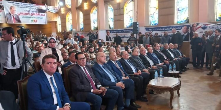 عمال الصناعات الهندسية والكيماوية يبايعون المرشح الرئاسى عبد الفتاح السيسي