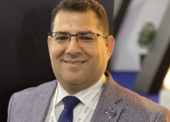 أيمن هيبة: الحكومة حريصة على زيادة الاعتماد على الطاقات المتجددة في توليد الكهرباء وتحلية المياه