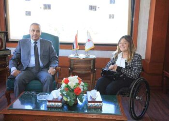 إيمان كريم تلتقي محافظ سوهاج وتطلع على خريطة خدمات الأشخاص ذوي الإعاقة