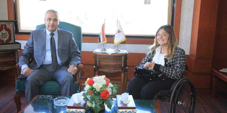 إيمان كريم تلتقي محافظ سوهاج وتطلع على خريطة خدمات الأشخاص ذوي الإعاقة