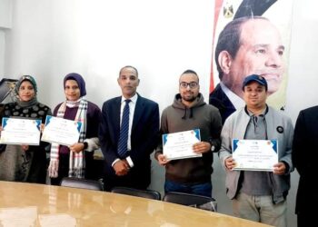  اتمام الدورات التدريبية في مجال التسويق الإلكتروني لشباب قنا