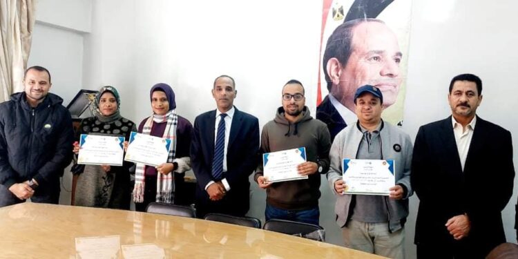  اتمام الدورات التدريبية في مجال التسويق الإلكتروني لشباب قنا