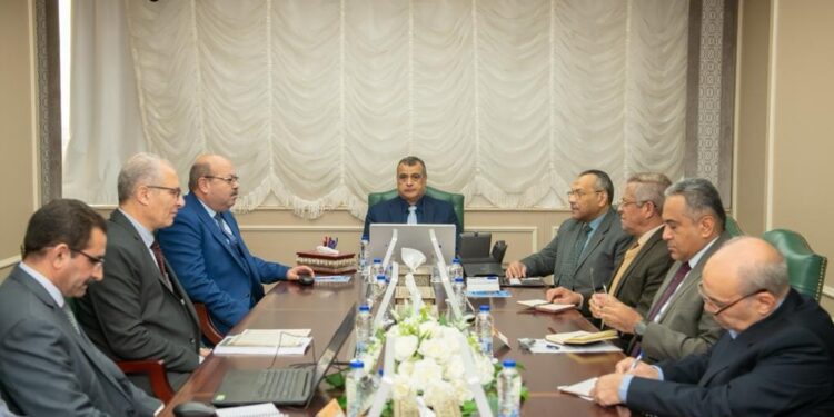 صلاح الدين : يناقش المشاريع البحثية الجديدة مع رؤساء الشركات