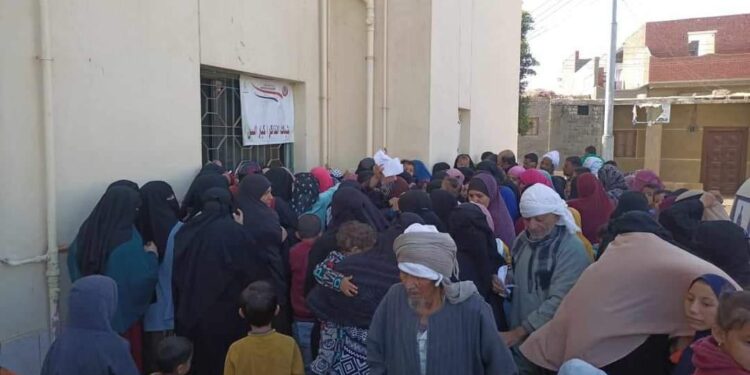 صحة الفيوم : الكشف الطبي على( 1237 ) مواطن بالقافلة الطبية بقرية المحمودية بمركز أطسا