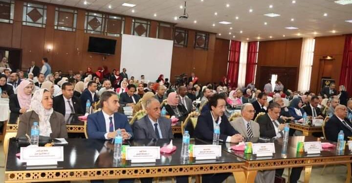 تكريم السفير مصطفي الشربينى علي هامش فاعليات مؤتمر المستقبل الأخضر